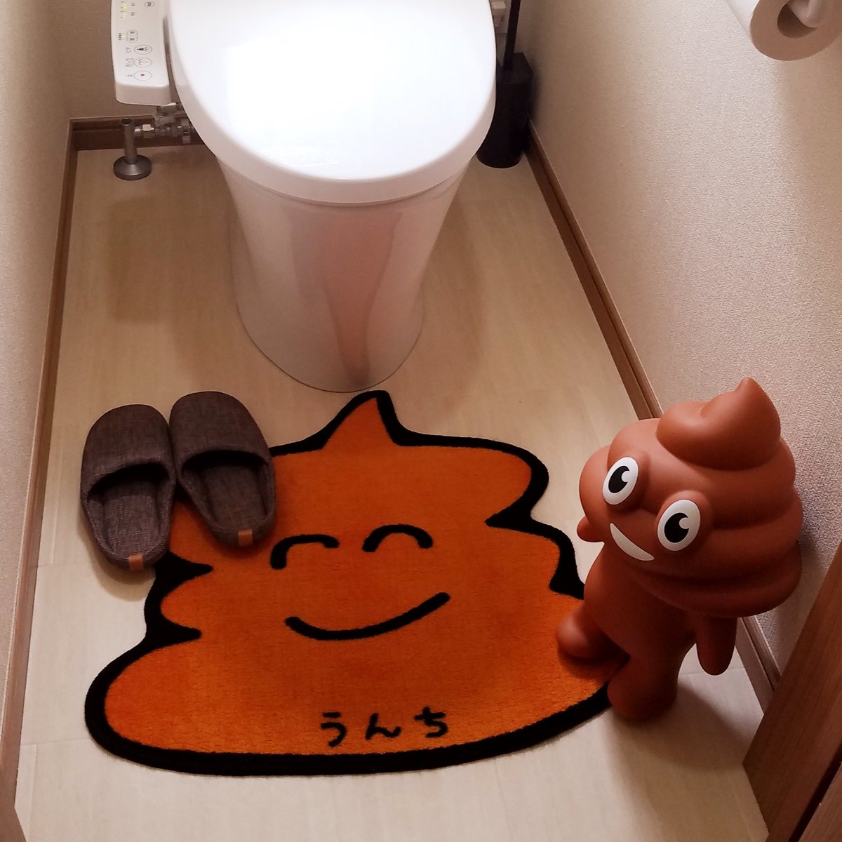 Shimo Snsで自宅のトイレをさらすのはどうかと思ったけど いい感じになってきたので あとは壁紙を変えて うんこの壁掛けレリーフも作りたいなぁ