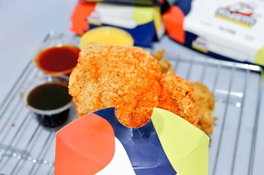 Buldak Ramyeon, K-Wings atau Dry Chicken? 

Buat kamu yg kangen Dine in di Kyom, udah bisa lho. Tapi harus terapkan Jaga Jarak dan pake masker.

Kalo keliatan rame banget, sabar aja jangan berkerumun yak.

Kyom Cengger Ayam &amp; Suhat buka jam 10.00 - 21.00

instagram.com/kyom.id?igshid…