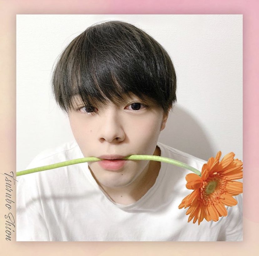 Name: Tsurubo Shion ( 鶴房 汐恩 )Birthday: Dec. 11, 2000Hometown: ShigaFinal PD101J Rank: 5Position: Lead RapperColor: GrayEmoji: Charm point: His true nature↳ 1-Minute Interview! ↳ Let’s cook Jam! 