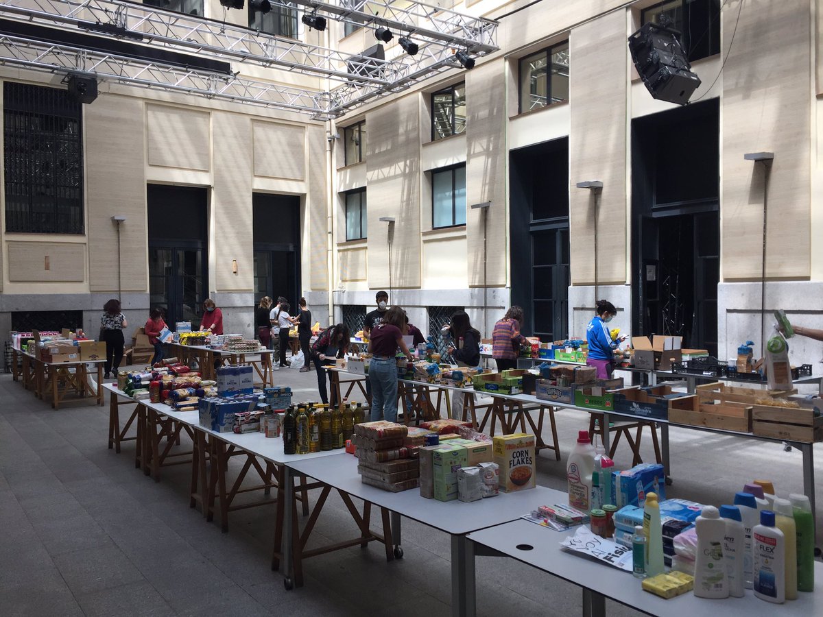 RedDeApoyoAgz's tweet photo. ☀️ Un sábado más estaremos en La Casa Encendida de 10.30 a 16.30 recogiendo alimentos y otros productos.

🧺 Las cestas se llenan de pequeñas aportaciones de vecinos y vecinas. 

🤝 Tu solidaridad es imprescindible. https://t.co/jTBubZIH7f