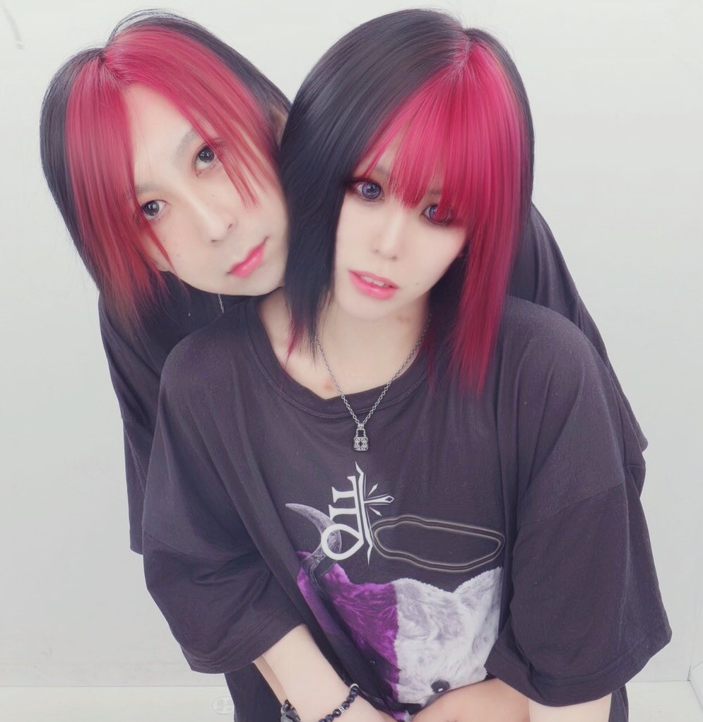 e_69_s's tweet photo. 今もこれからも何にも左右されず
自分たちが理想とする夫婦でいる

私たちの世界にいるのは、私たちだけ https://t.co/MmcCdEV2m4