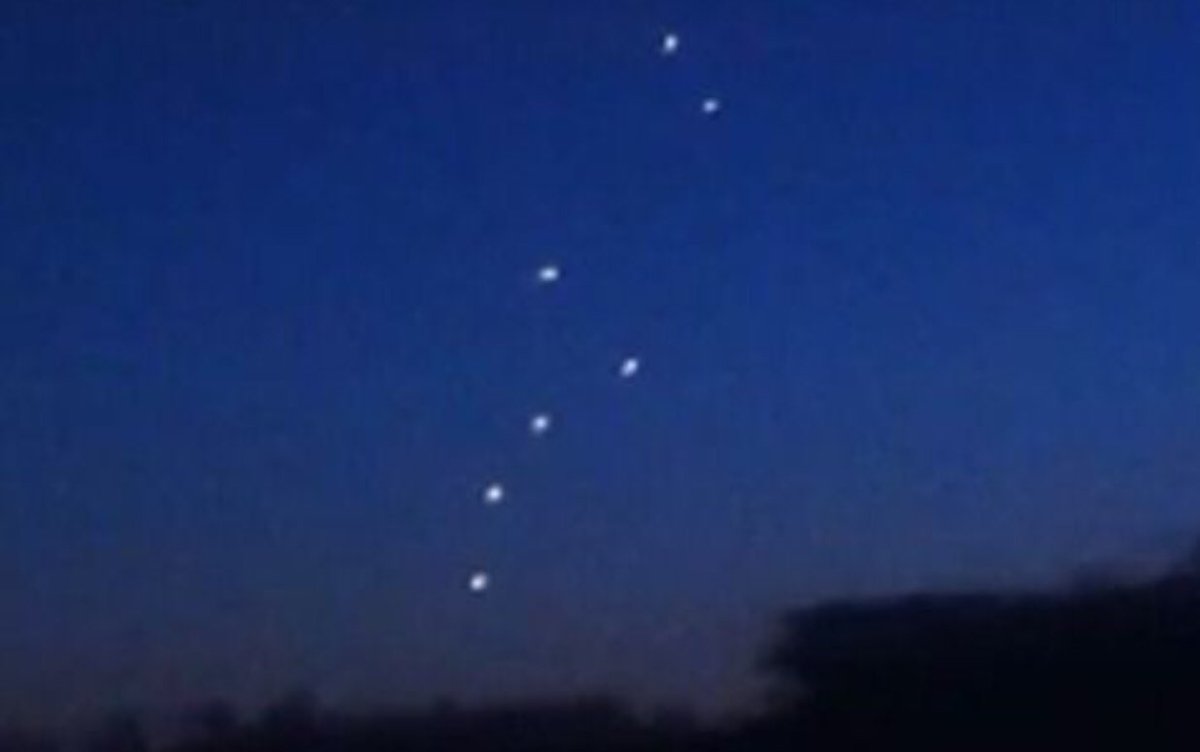PortalNoticia14's tweet photo. Los ovnis pasaron desapercibidos todos estos años en el cielo ya que se se camuflan formando constelaciones!! https://t.co/cYb3mkzqbn