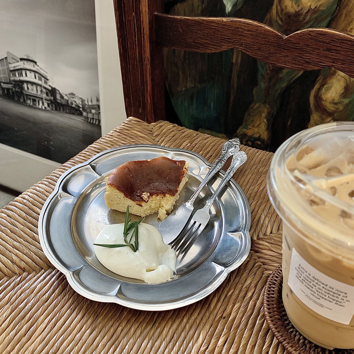 iseeiswim's tweet photo. pises - old fashioned cafe &amp; studio, korat / Basque Burnt Cheesecake อร่อยมาก กาแฟมีให้เลือกเยอะ แต่ของร้านเป็นคั่วกลางเมล็ดไทย(เชียงดาว)สุดนุ่ม 😊 https://t.co/quJGGEYykC