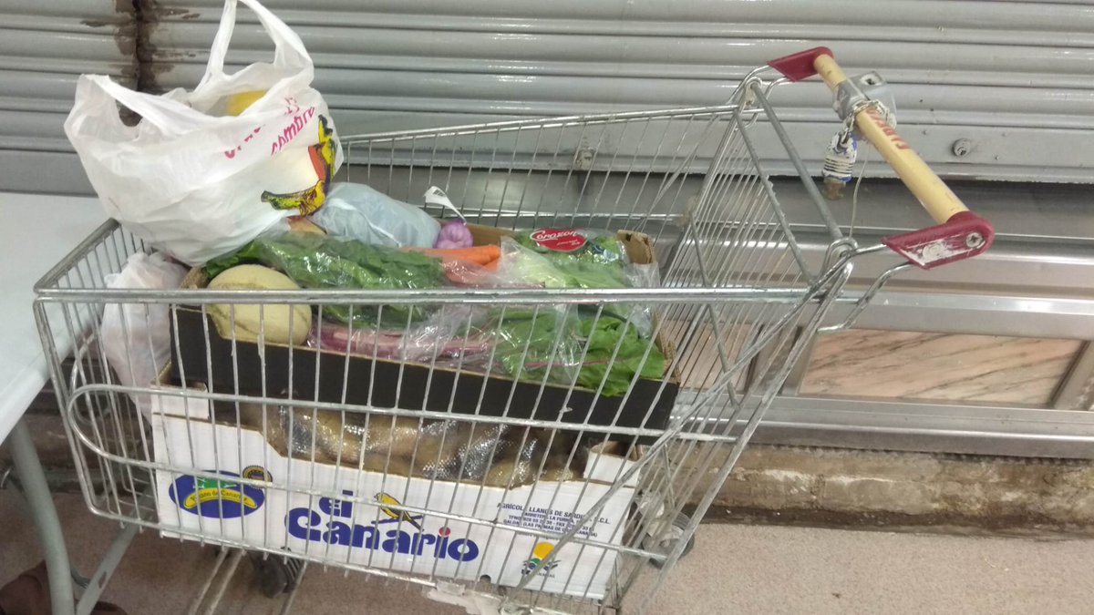 evArganzuela's tweet photo. Agradecemos a todos los comerciantes y vecinas que  se acercaron ayer al #MercadoGuillermodeOsma y nos donaron productos para la #DespensaSolidariaEVA
Hoy volvemos de 11:00 a 14:00. Acércate y apóyanos. 
#DespensaSolidariaEVA
#MercadoGuillermodeOsma
#ApoyoMutuo
#Agradecimiento https://t.co/0MkC2SL90X