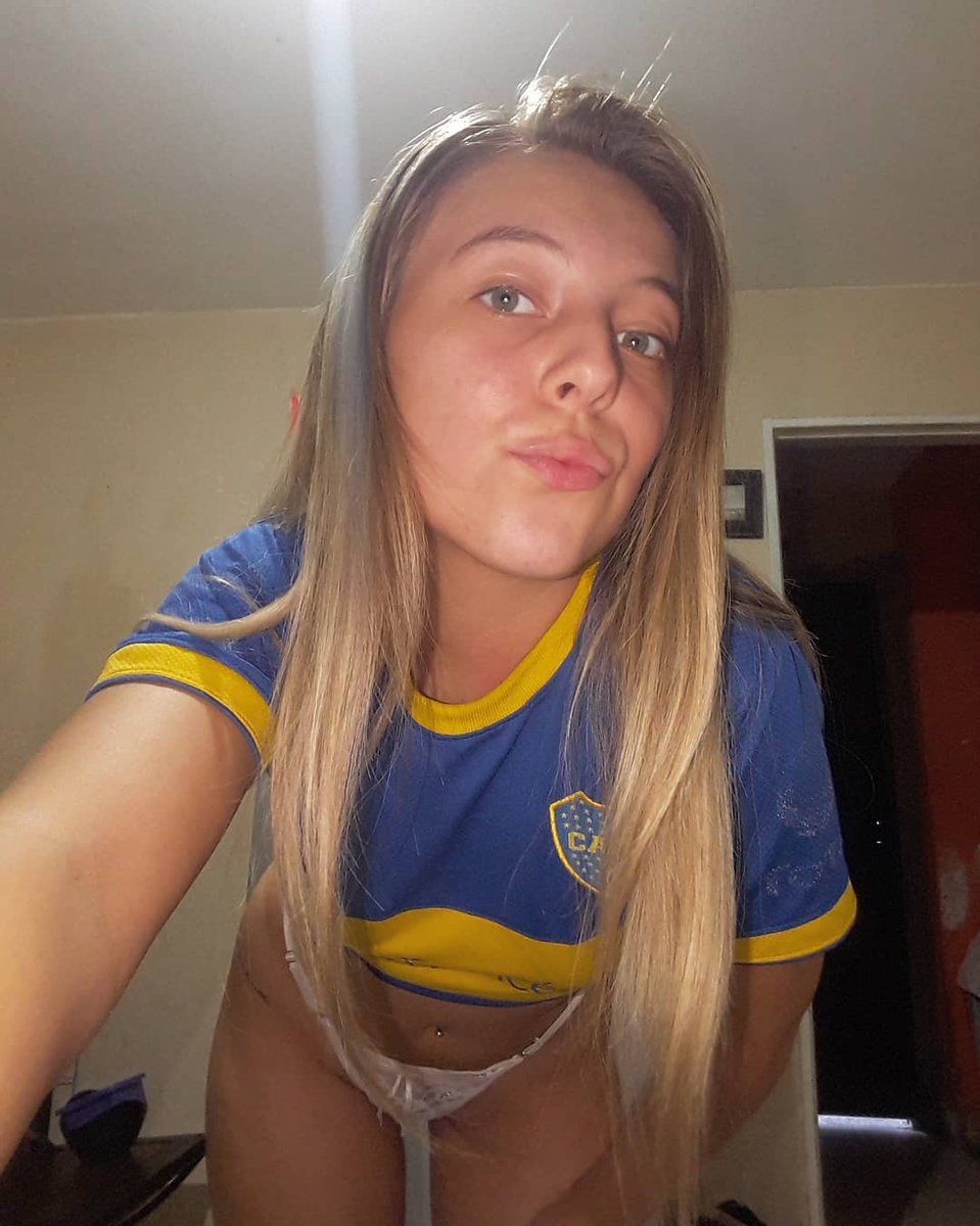 BellasFanaticas's tweet photo. Nada más lindo que ver una mujer bellísima con una hermosa camiseta 💙💛💙💛 https://t.co/UCnJHR9NIH