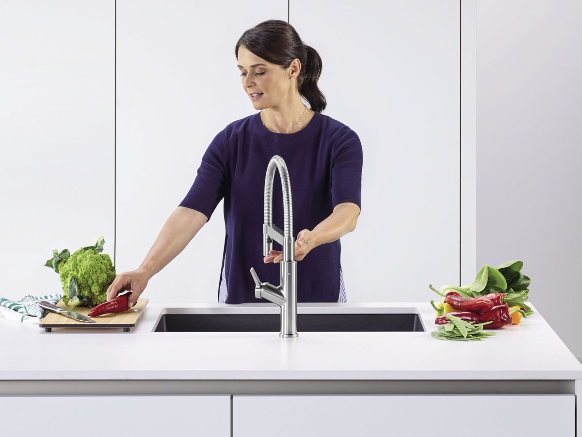 We’ve all been there: both hands full while cooking, and nearly dropping everything trying to turn the tap on. This smart tap has intelligent sensors that can turn the water flow on and off making food preparation and cooking easier than ever!