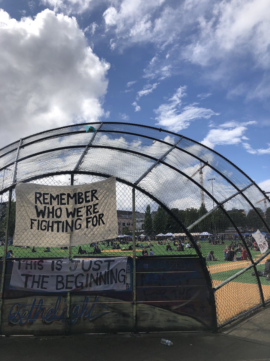 _sxk_'s tweet image. Hey @foxnews I was at the #CHAZ live today and here’s some amazing footage!! Yes these were taken today, at 5:00pm. I literally drove over, parked a block away, and walked on. #chazseattle #CapitolHillAutonomousZone