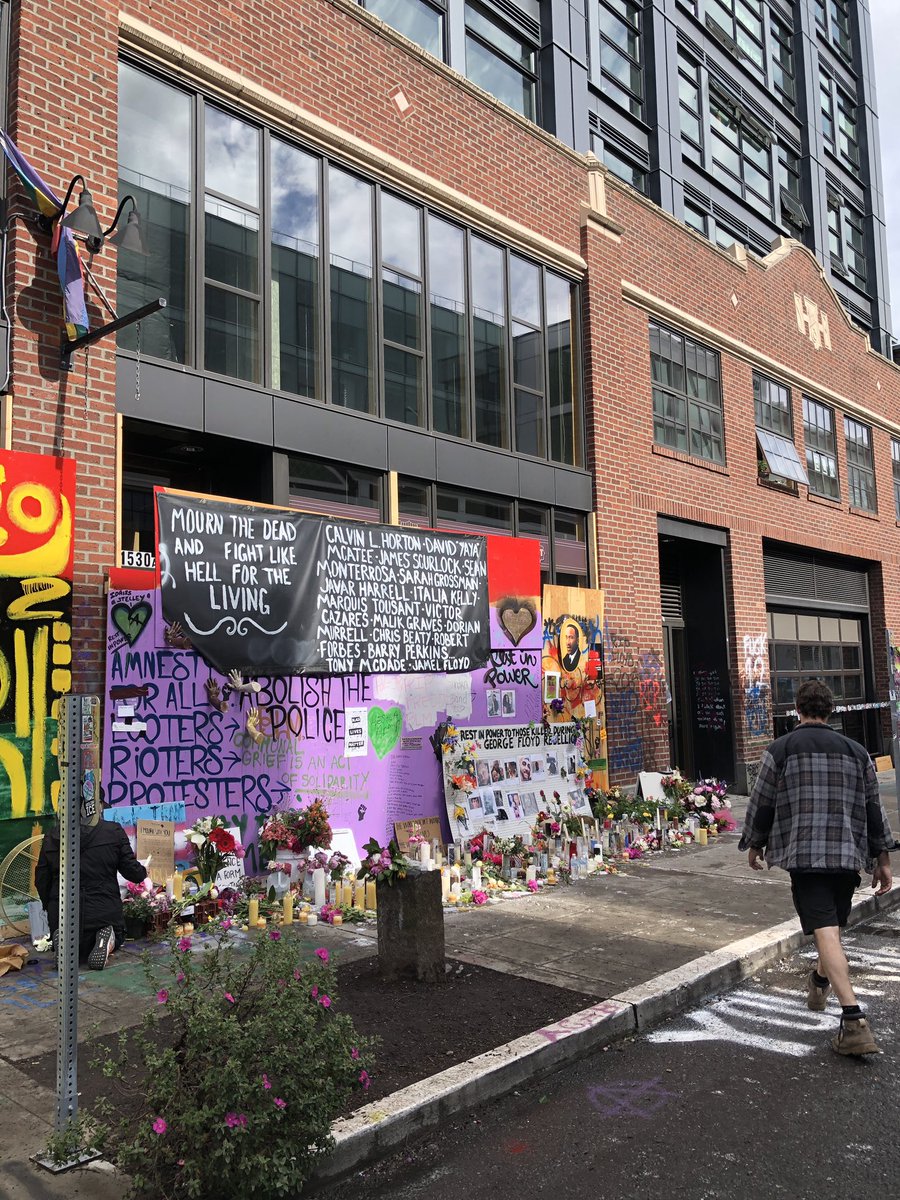 _sxk_'s tweet image. Hey @foxnews I was at the #CHAZ live today and here’s some amazing footage!! Yes these were taken today, at 5:00pm. I literally drove over, parked a block away, and walked on. #chazseattle #CapitolHillAutonomousZone