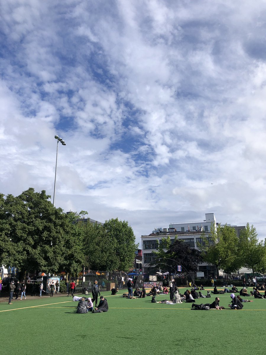 _sxk_'s tweet image. Hey @foxnews I was at the #CHAZ live today and here’s some amazing footage!! Yes these were taken today, at 5:00pm. I literally drove over, parked a block away, and walked on. #chazseattle #CapitolHillAutonomousZone