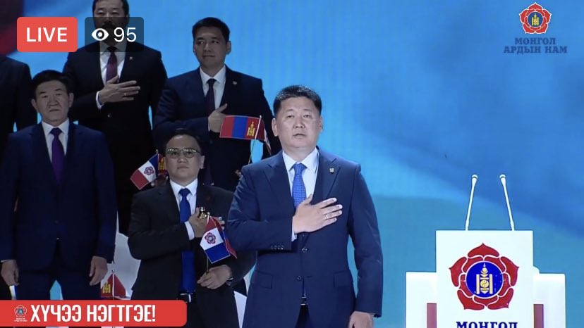 Мак Нямтайшир мөнгөөр бороо оруулаад ч хамаагүй Хүүкийг унагана гээд зууцан юм байна л даа!.... Мөнгөний эсрэг л үзэх нь дээ!