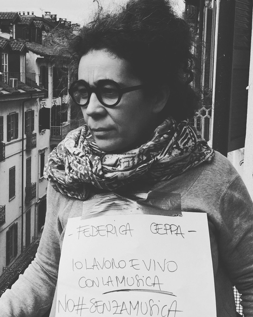 io vivo e lavoro per e con la musica. No  a un DL #senzamusica