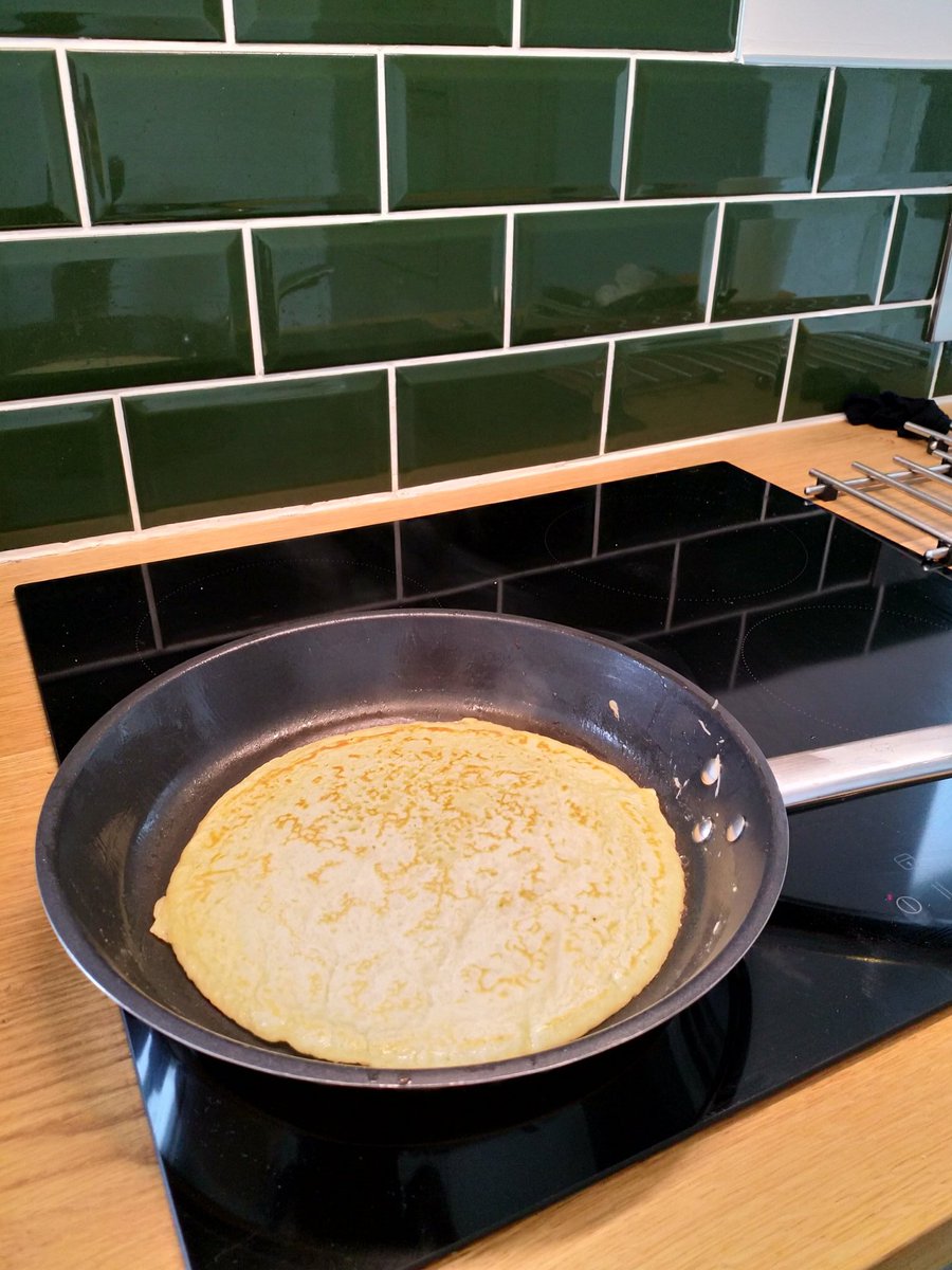 yvonnedaly's tweet photo. It's a lazy, pancake Saturday here! Stepping off from work is so important! #academicweekends https://t.co/BfM1JTwjib