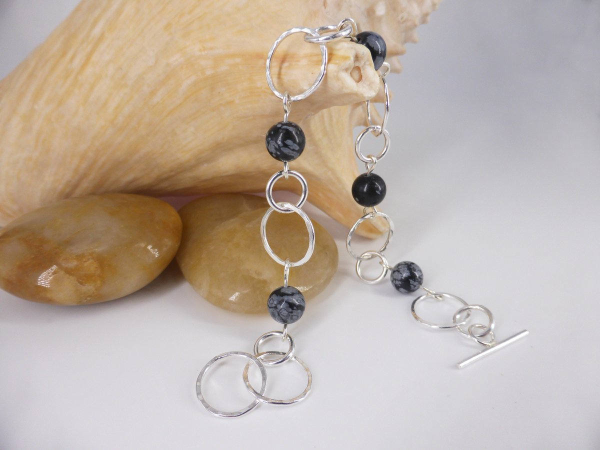 Here's another newly listed item for you - a handmade interlocking circle bracelet with obsidian beads.
etsy.me/2MRczwB
#togglebracelet #obsidianbracelet #supporthandmade