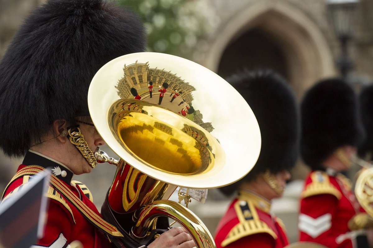 RoyalFamily's tweet image. The Queen enjoying today’s military ceremony at Windsor Castle, held to mark Her Majesty’s Official Birthday. 👇