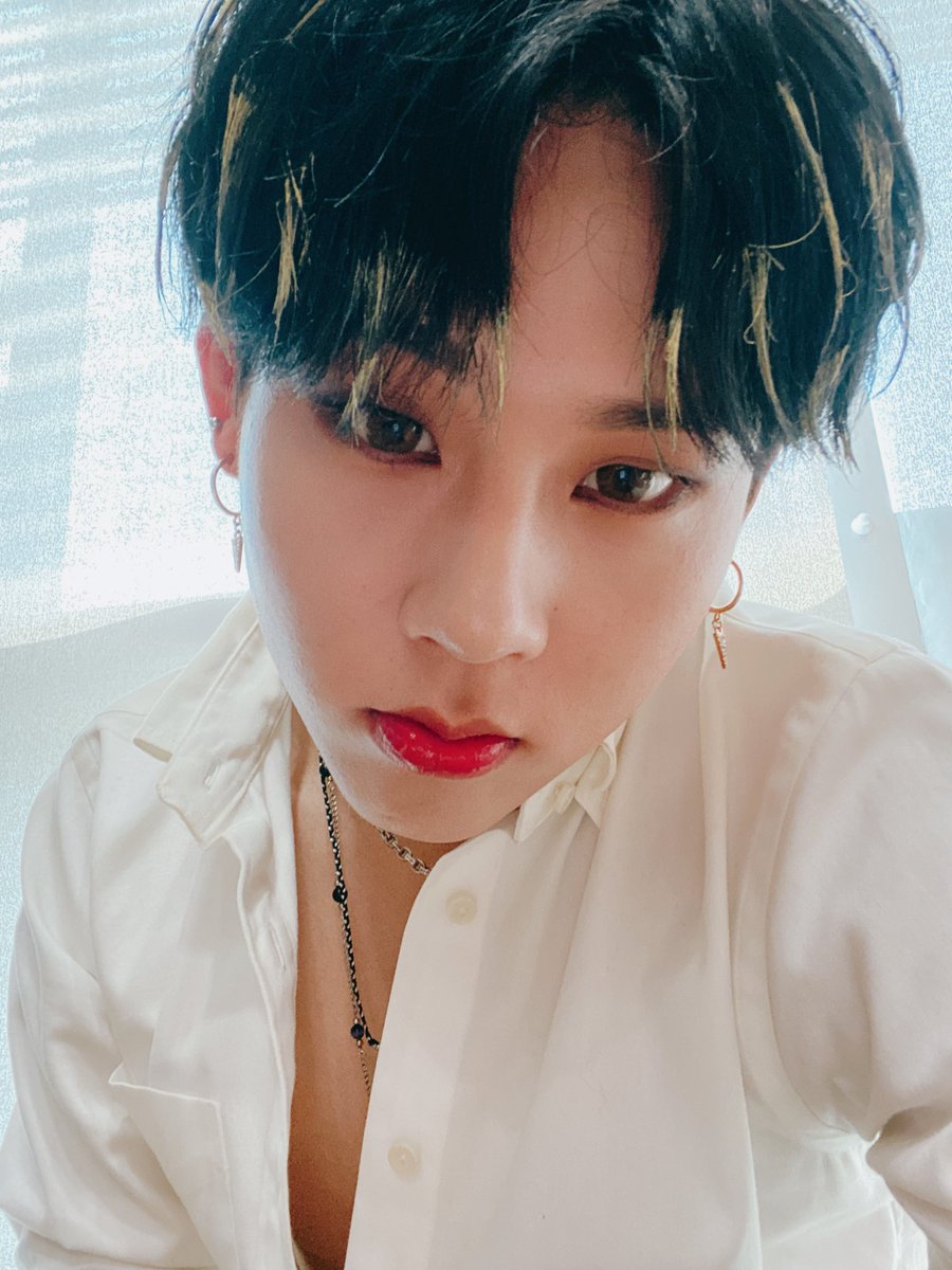 [#주헌] 아 진짜 영통팬싸 재밌고 감동이야✌🏻
최고야 몬베베ㅠㅠ 오늘 나한테 해준 말들 가슴으로 와닿았어 고맙고 사랑해 다들😍 이따 공카에 사진 쏟아질거야 잘받엉~~~