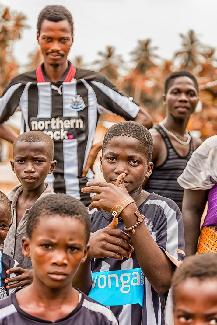 RichHal97426628's tweet photo. Ghanaian Geordies revving up for a #cans party. Black and white United this is what the @premierleague should be promoting, I took 300 shirts donated by Geordies to spread the love, now do the same and give us cans. #nufctakover #Toon #geordies #ghanamags https://t.co/5loqEcwvgO