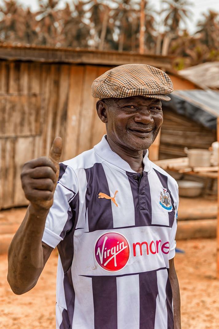 RichHal97426628's tweet photo. Ghanaian Geordies revving up for a #cans party. Black and white United this is what the @premierleague should be promoting, I took 300 shirts donated by Geordies to spread the love, now do the same and give us cans. #nufctakover #Toon #geordies #ghanamags https://t.co/5loqEcwvgO