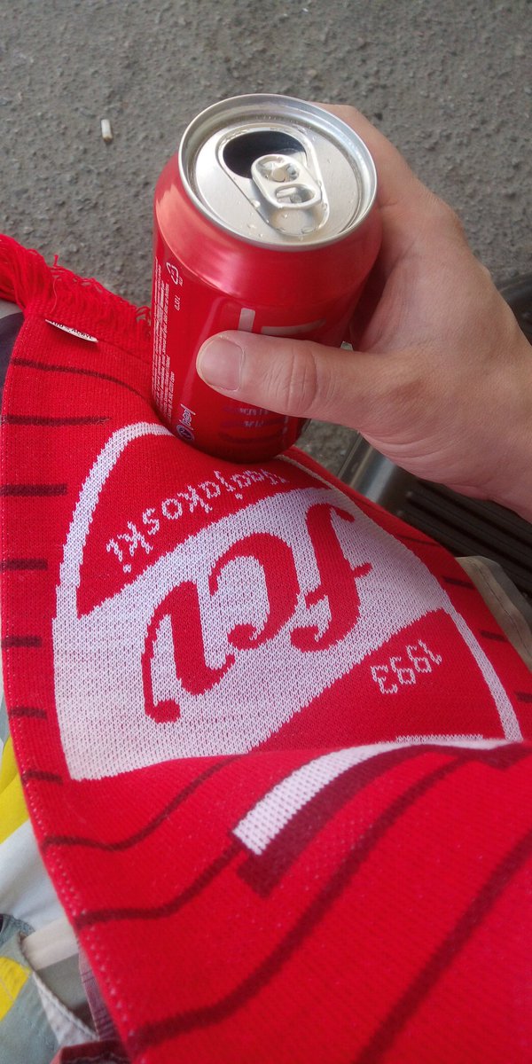 realKalojenKala's tweet photo. Kotiseutuhommia #theredday #vaajakoski #Kakkonen https://t.co/P2NzdbIC41