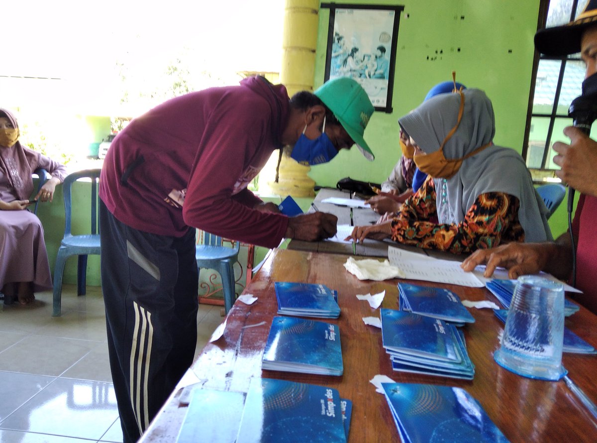 HotlinHotline's tweet photo. Penyaluran BLTDD Tahap 1 Desa Garantung Kec. Maliku Kab. Pulang Pisau Kalteng
@jokowi @halimiskandarnu @fachrilabalado @anwsanusi @Didifathur @RivanieLesmana @PaulinaTulus 
#bltddberkah https://t.co/aQHm3qqeYv