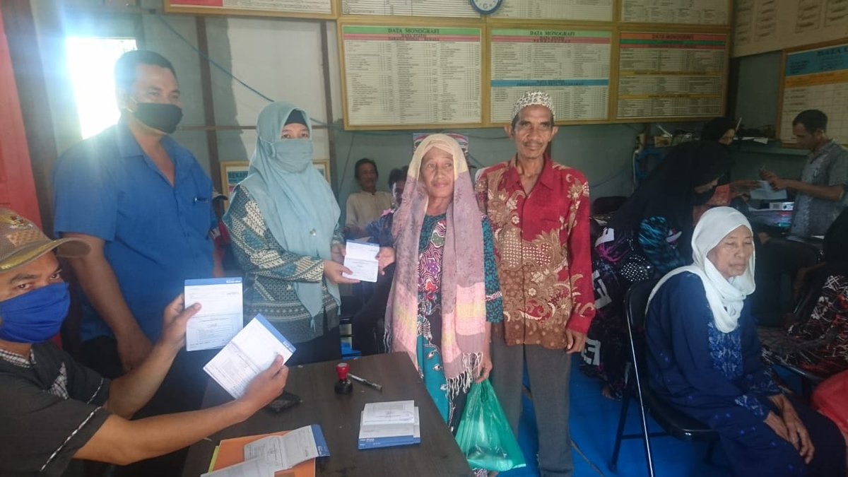 Penyaluran BLTDD Tahap 1 Desa badirih Kec. Maliku Kab. Pulang Pisau Kalteng
<a href="/jokowi/">Joko Widodo</a> <a href="/halimiskandarnu/">ABDUL HALIM ISKANDAR</a> @fachrilabalado <a href="/anwsanusi/">Anwar Sanusi</a> <a href="/Didifathur/">Didi Fatkurrohman</a> <a href="/RivanieLesmana/">Rivanie Lesmana</a> <a href="/PaulinaTulus/">Paulina Tulus</a> 
#bltddberkah