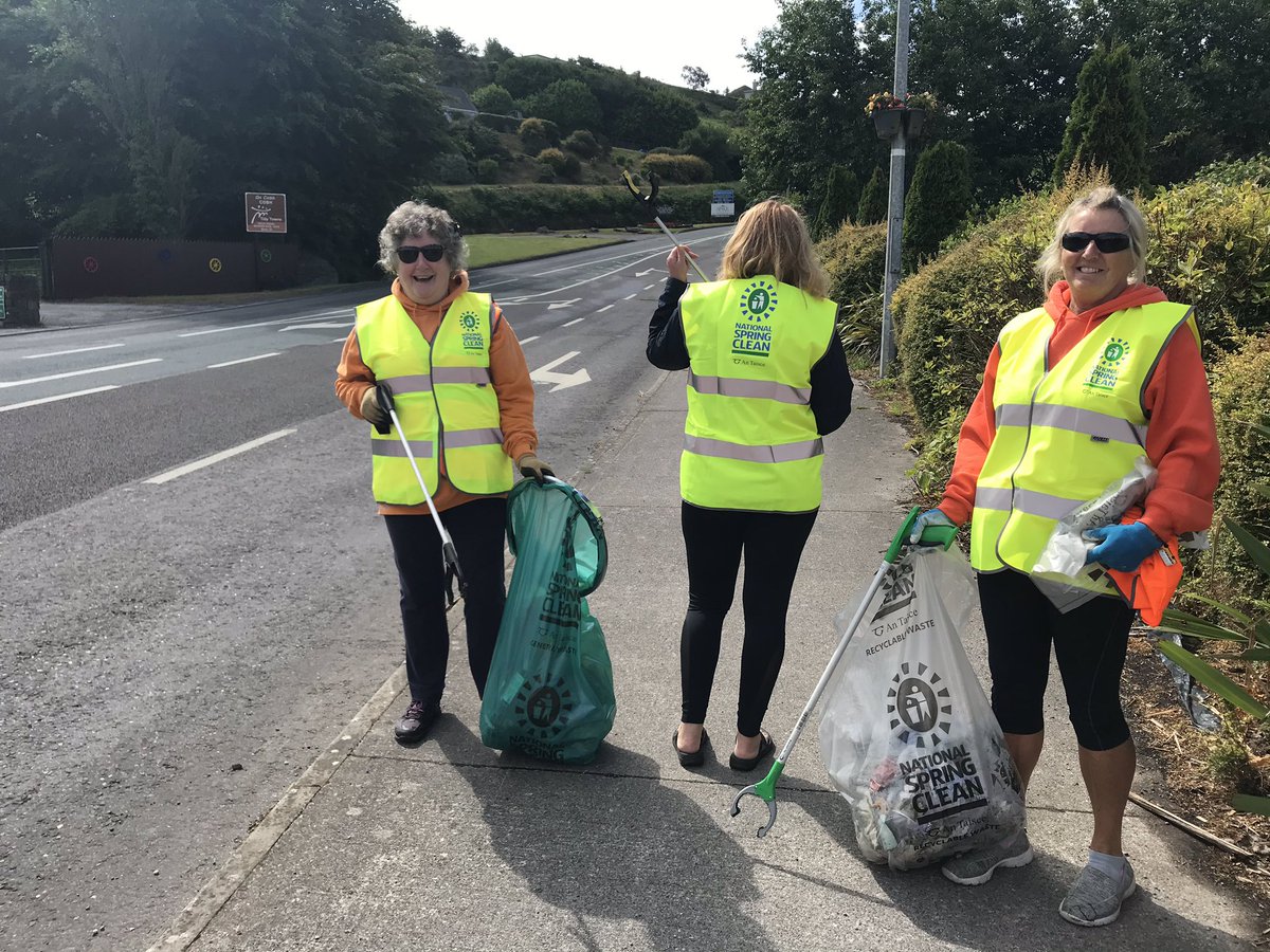 CobhTidy's tweet photo. Enthusiastic hard workers out this morning with Cobh Tidy Towns clearing footpaths, weeding and litterpicking to keep #Cobh beautiful. A socially distanced cuppa after! @NationalSpringC @Corkcoco @CobhHarCham #volunteers #springclean2020 https://t.co/zSU2qw9tdW