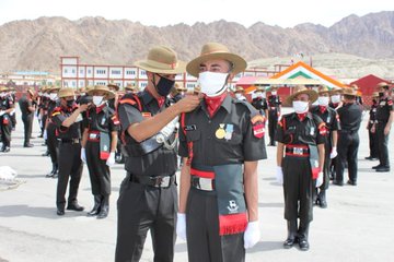 #Ladakh | An Attestation Parade was held today at Ladakh Scouts Regimental Centre (#LSRC) in #Leh to mark the entry of 127 recruits into the regiment.
#IndianArmy #AttestationParade