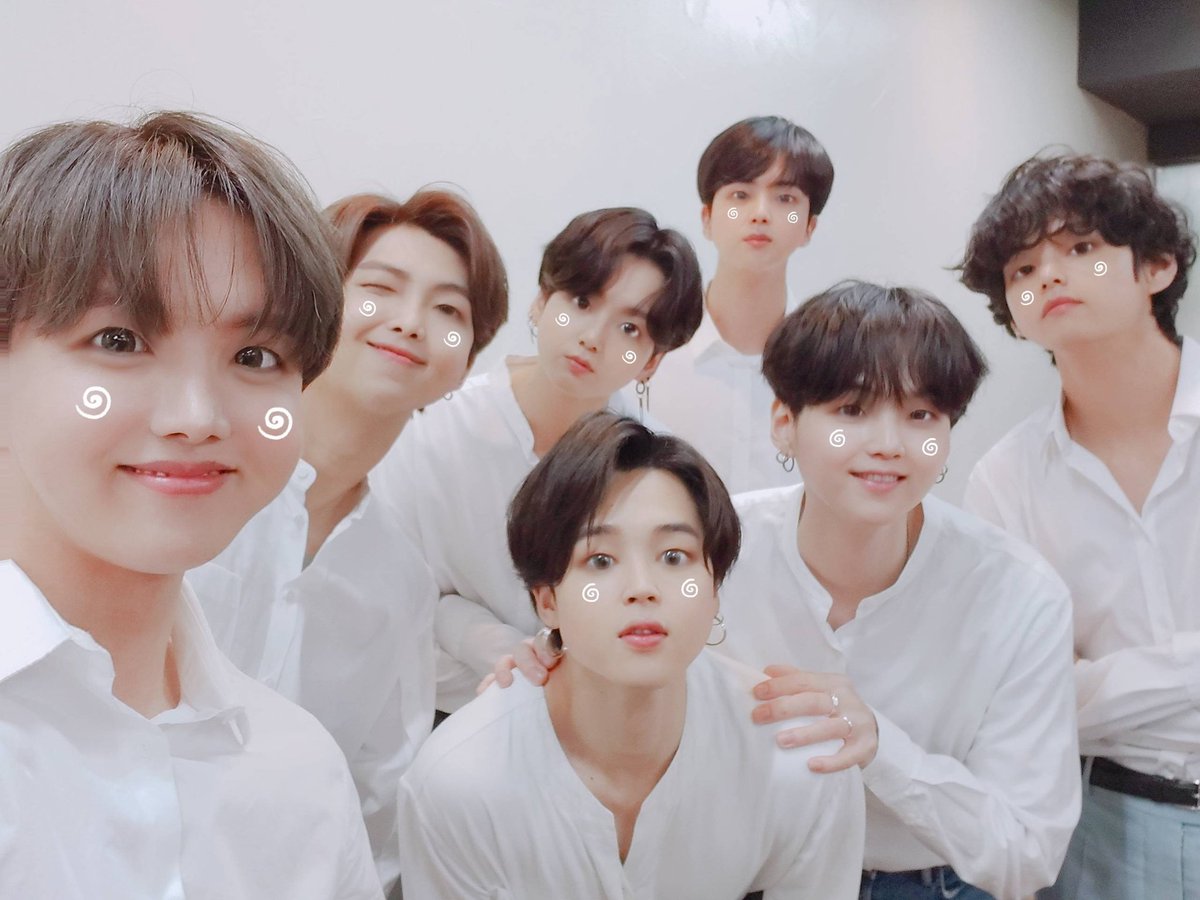 nineteeneleanor's tweet photo. What will be the next selca OT7? We hope that they will post it after there Voice live in @Vliveofficial happening right now. #FM06.13 #0613FM_0613 😍❤ #RM #JIN #SUGA #JHOPE #JIMIN #V #JUNGKOOK @BTS_twt https://t.co/q8P6swwXDv