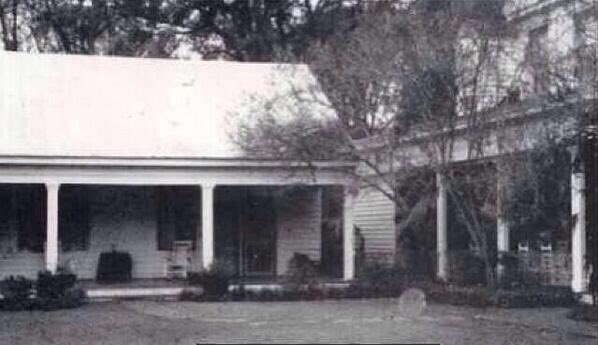 وجدوا الطفلة موجودة في مزرعة كبيرة ووجدوا المجرم في الموقع ايضاً يقوم يتسجيل فيديوات تعذيب لبعض الأطفال وبعد القبض عليه وتعذيبه اعترف لهم بمساعديه والذين بلغ عددهم الـ٢٠ شخص ، تابع ...