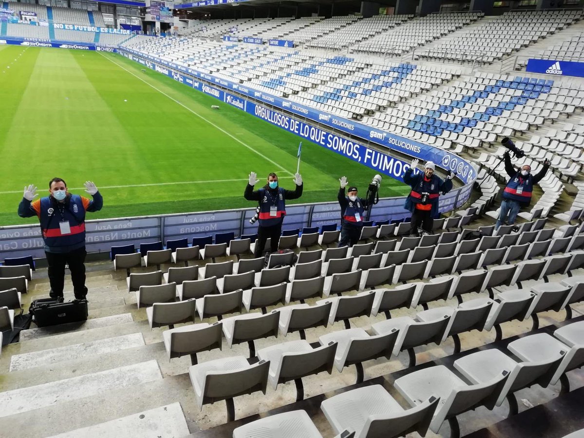 📸Ayer fue una jornada de trabajo diferente. 
⚽️ Volvía <a href="/LaLiga/">LALIGA</a> y tocaba adaptarse a #LaNuevaNormalidad con todas las medidas de seguridad. 👇🏻
 #RealOviedoPonferradina #fotografia #LaLigaSmartBank