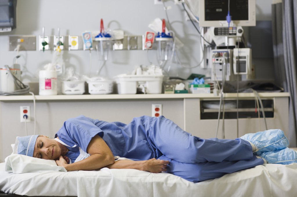 MALSWAR's tweet photo. #تساؤل
اغلب #الممارسين_الصحيين يعانون من اضطراب النوم بسبب أوقات العمل المتغيرة Shift Work Sleep Disorder
لو سألك احدهم
كيف يمكن شرح(بشكل نظري وليس بالضرورة ان يستخدم) ماتعلمته في #الصيدلة لكي يحافظ الشخص على تركيزه اثناء الشفتات وايضا كيف يستطيع النوم 😴 بعد انتهاء الدوام ⁉️🧐 https://t.co/rD7bO5oEPh