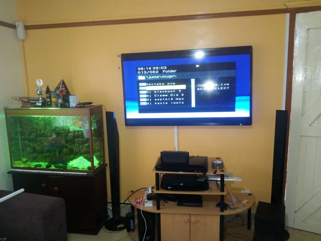 decor_nairobi's tweet photo. Tv mounting services.
#tvmountingnairobi
#glammyhome
#homeglam
#AzziadOnSelina https://t.co/OxSpifan39