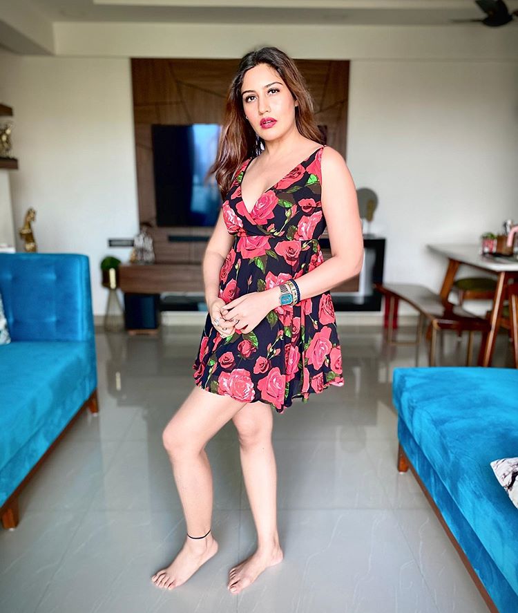 boxofficeindia's tweet photo. .@SurbhiChandna looks ravishing in a floral dress.

#SurbhiChandna https://t.co/LQRf8oyZFB