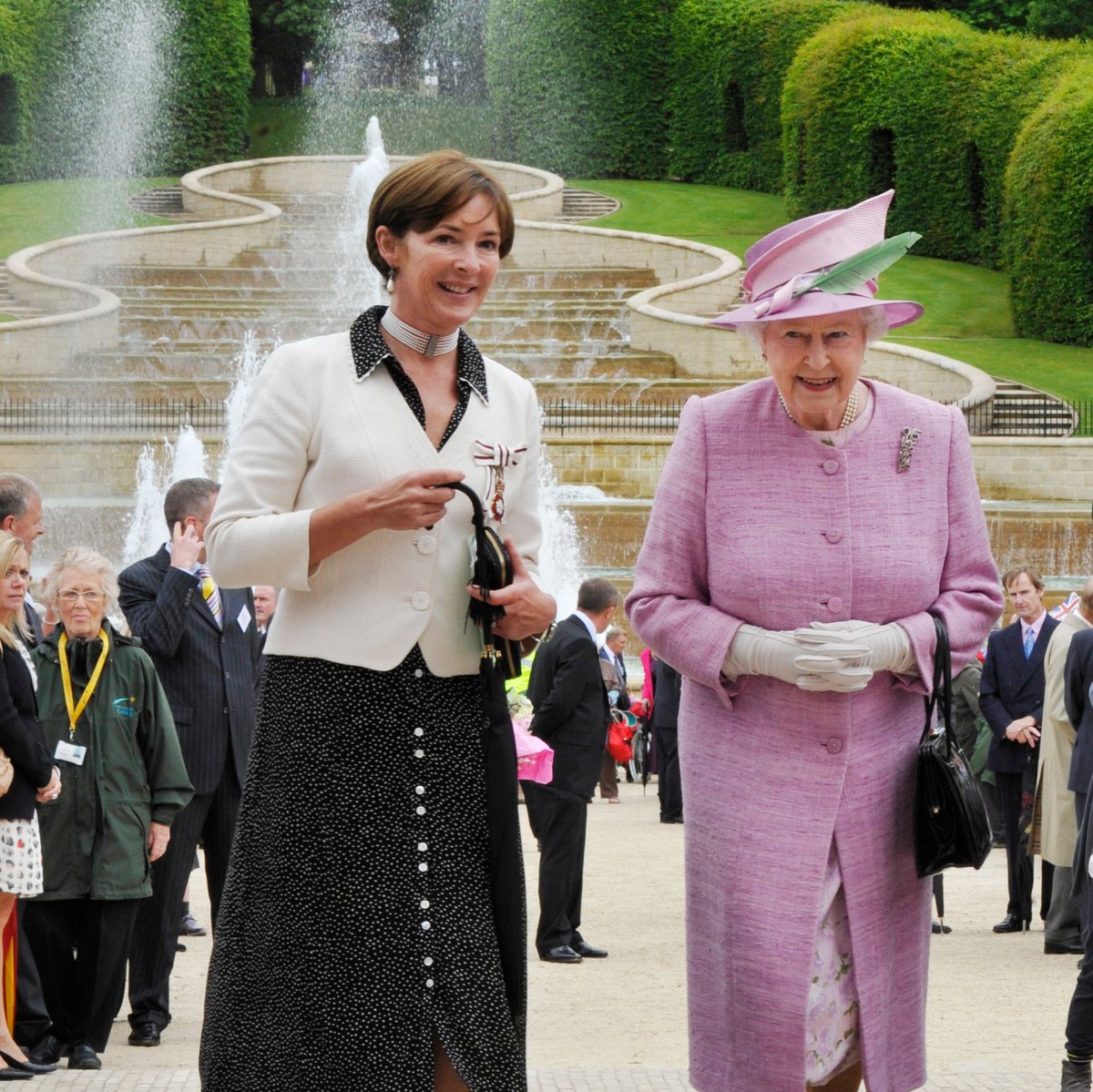 N_landCouncil's tweet image. Happy birthday Ma'am! 🎂 

Today marks Her Majesty's 'official' 94th birthday, her 67th since she ascended the throne! 👑 

This is a photo of HRH Queen Elizabeth II with the Duchess of Northumberland at @AlnwickGarden in 2011 📷: Jane Coltman @RoyalFamily @discovernland