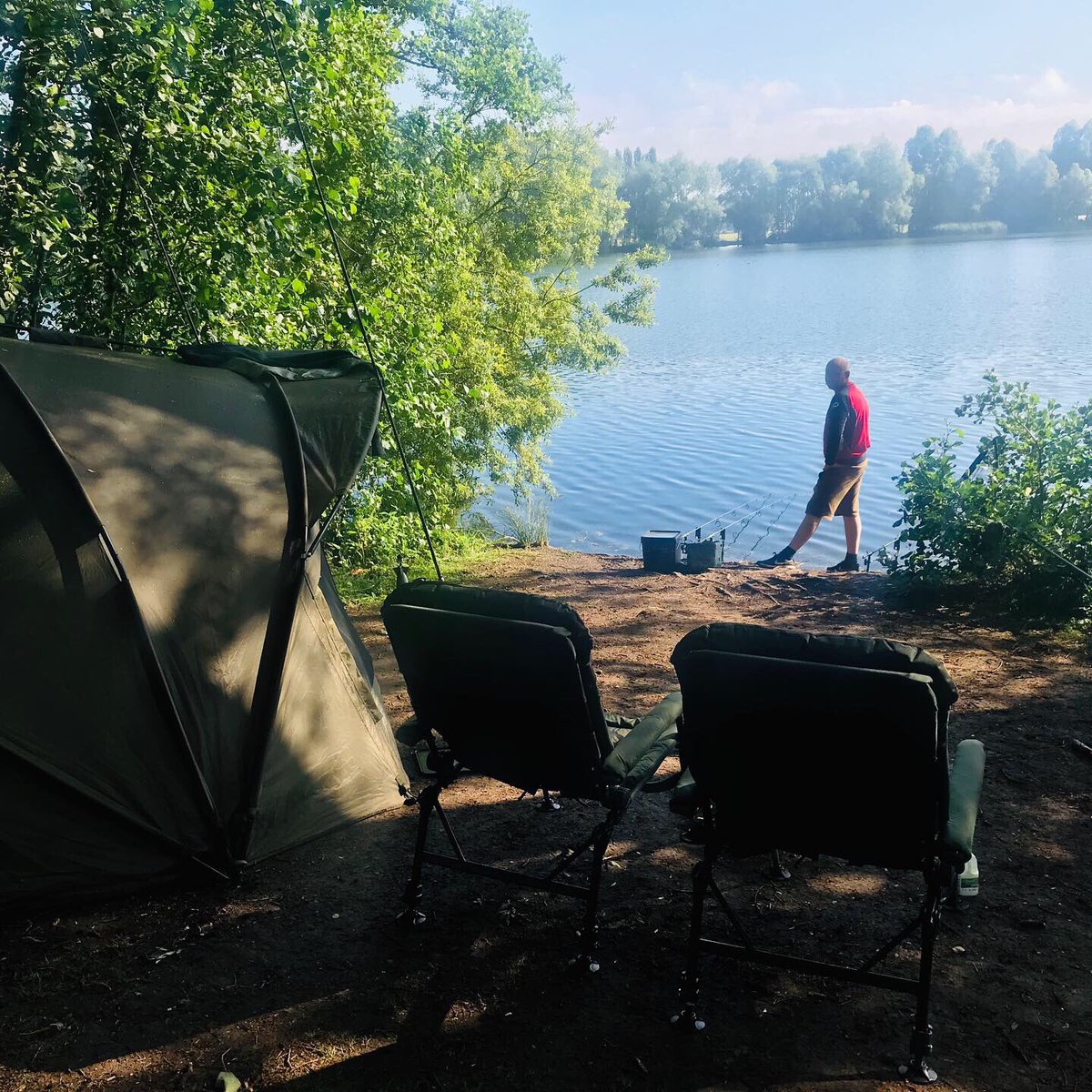 fiona288's tweet photo. Enjoying a latte in the sunshine, Wish I could wake up to this view every morning 👌🏻🐟🎣☀️☕️ #allweneednowisafish #bluebelllakes https://t.co/n7sMSVHIks