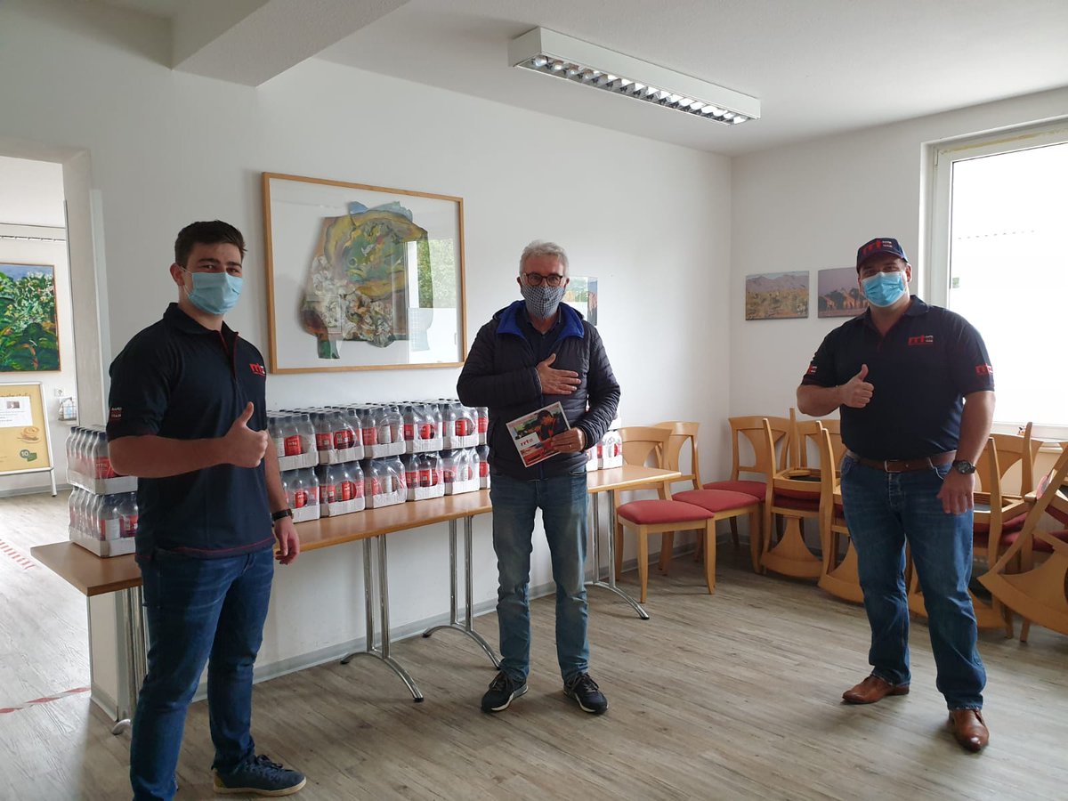 Es geschah an einem sonnigen Samstagmorgen.Voller Elan und Bravour beliefern 3 Mitglieder des RRT die Bergneustädter Tafel mit essentiellen Wasservorräten für die bevorstehende Zeit. .