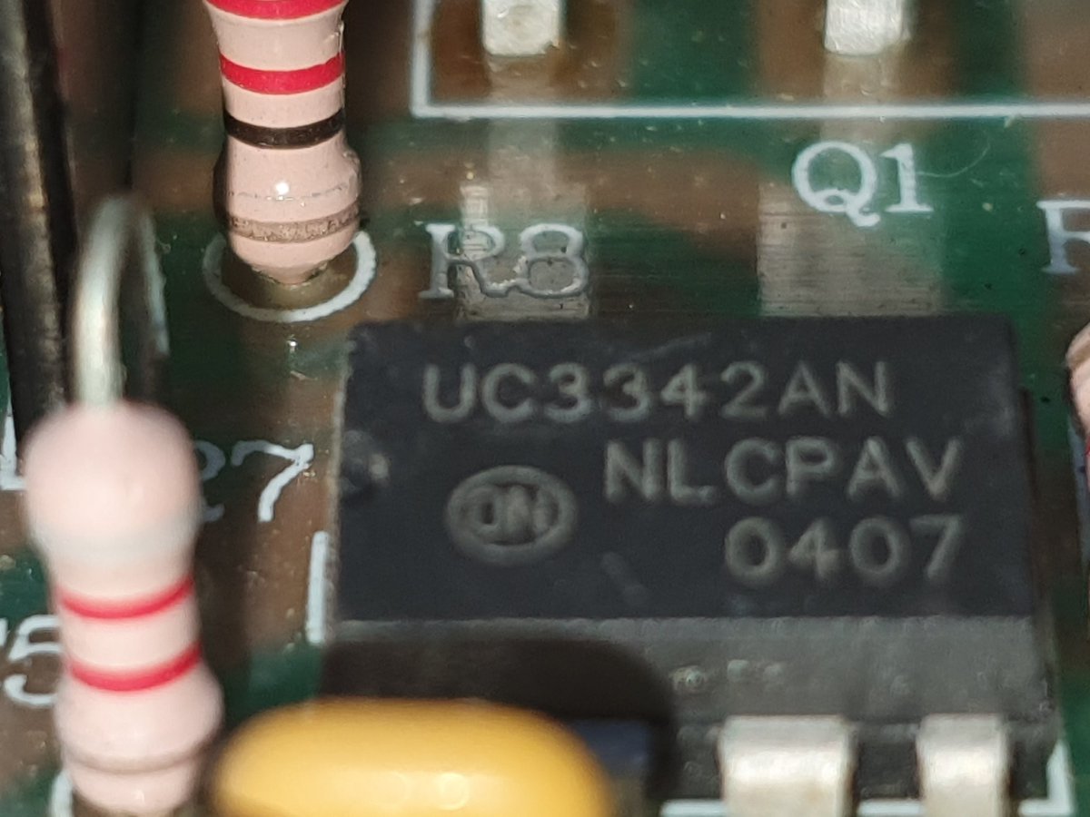 Joseph_Moschini's tweet photo. After replacing transistors, rectifier and resistors. I noticed a little hole on UC3842 IC can you see the 8 is now a 3 https://t.co/JQp99ciN1n