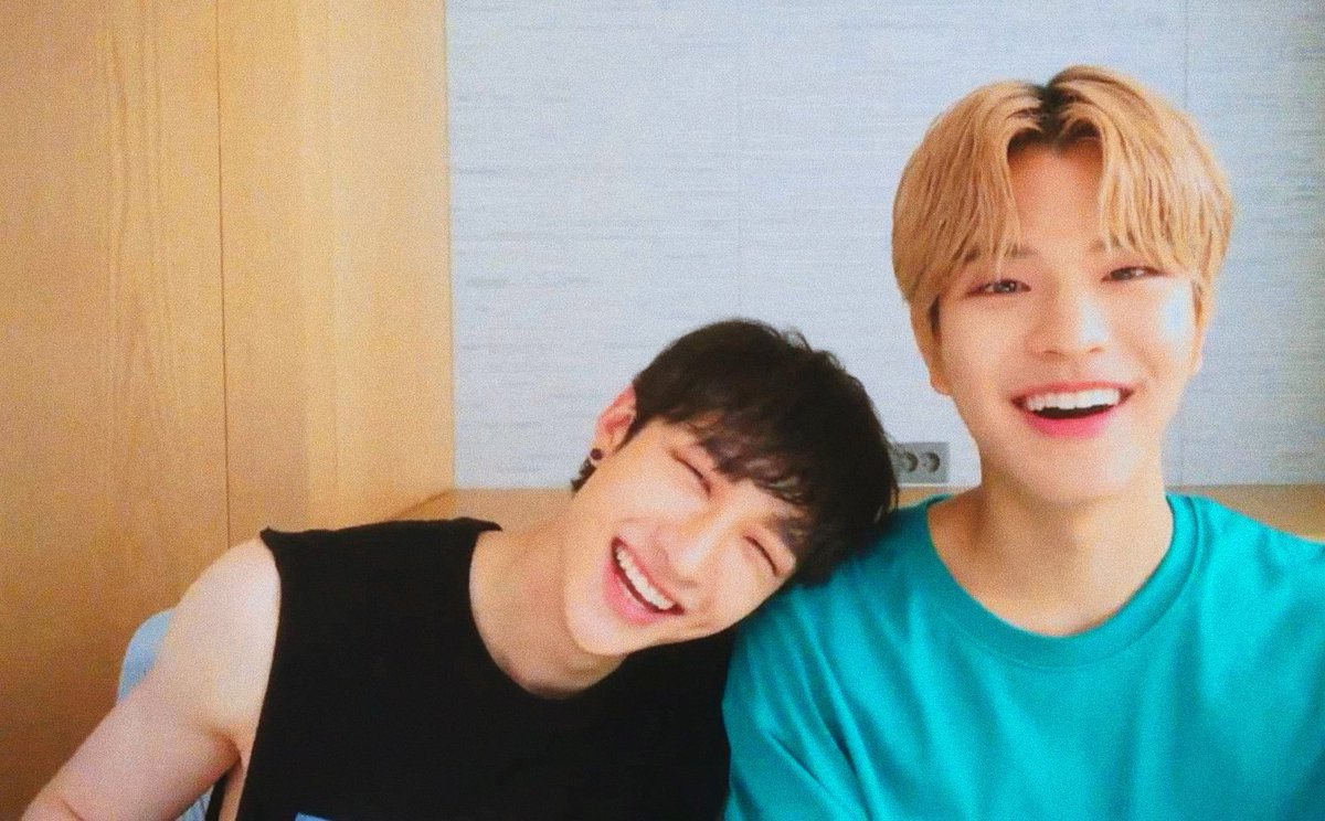 Чан и сынмин. Сынмин и чонин. Бан чан и чонин. Christopher bang. Корейская группа stray kids.