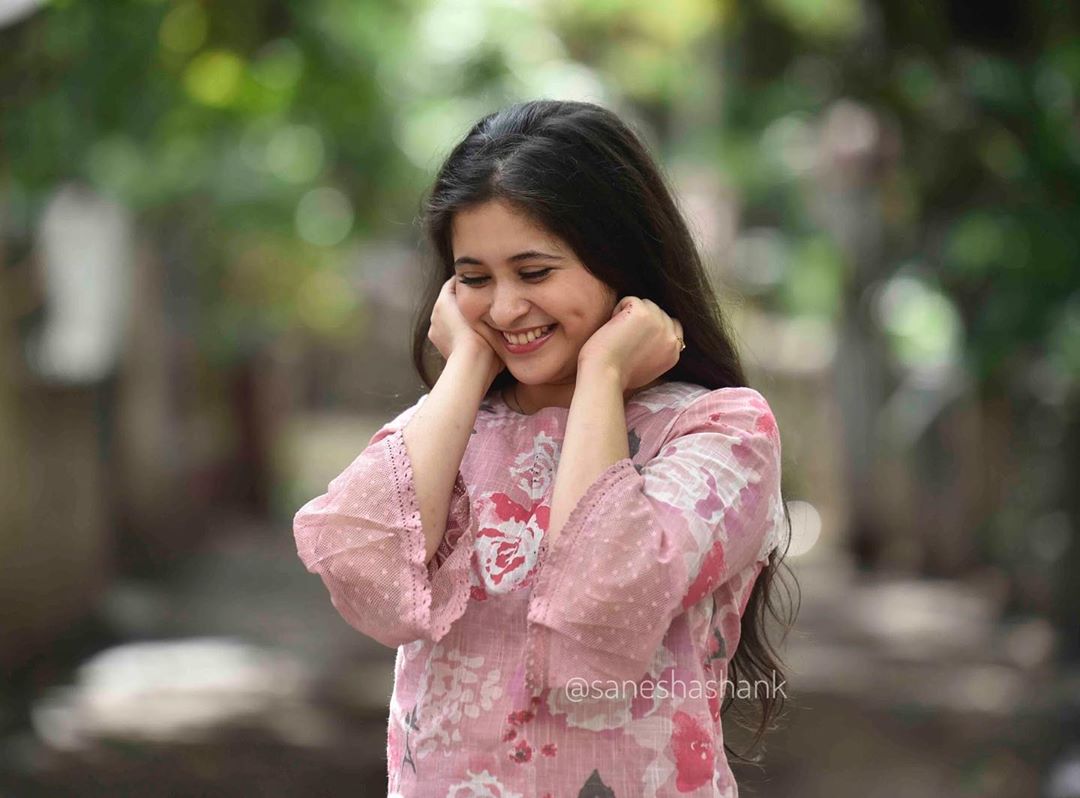 fillamwala's tweet photo. गायत्री दातार 😍❤️
.
.
#gayatridatar #gayatridatarofficial #marathitvstars #yuvadancingqueen #tulapahatere #zeemarathi #zeemarathiofficial #marathipost #marathiactress #marathicelebrity #marathimulgi #fillamwala https://t.co/Sm5ANQzoZH