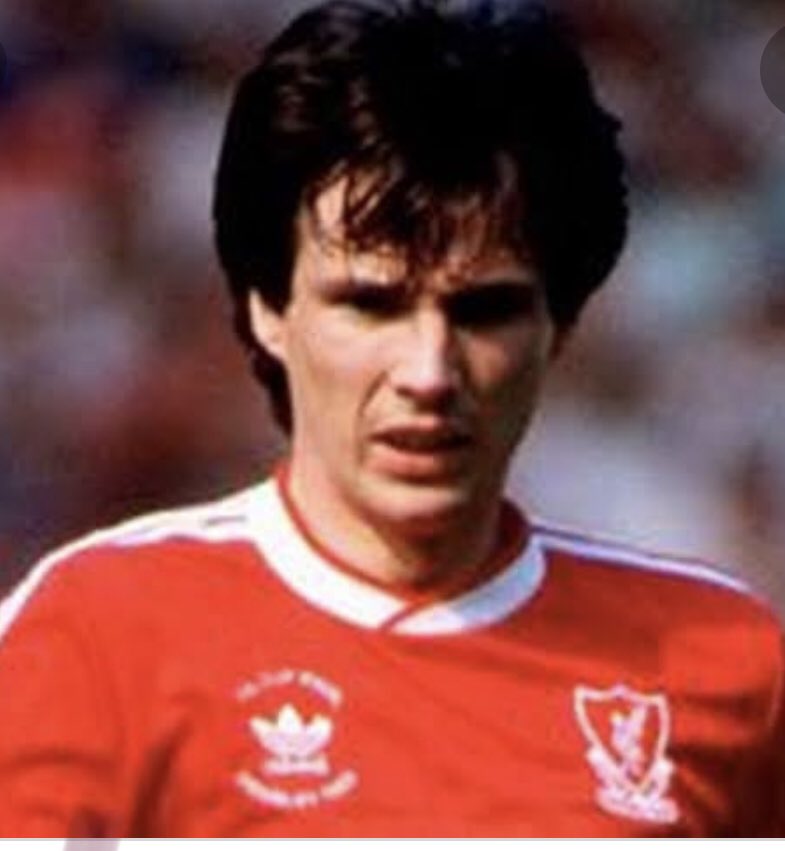 Happy birthday Alan Hansen one of my favourite defenders. 