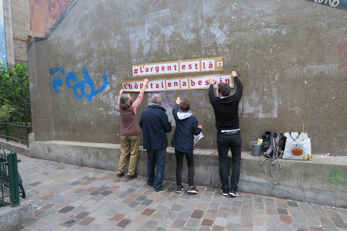 AttacParis12's tweet photo. Collage matinal pour la manifestation des personnels #soignants de l'#HopitalPublic #BlousesBlanchesEnColère du #16juin et le plan de sortie de crise #PlusJamaisCa par les militants @AttacParis12 Paris12 @attac_fr https://t.co/lC1wxoSmqN