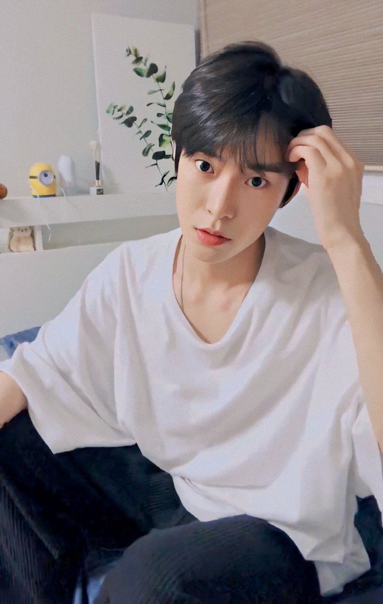 _jeongjenhyun's tweet photo. เค้ารู้ว่าทำตัวยังไงเราถึงจะไปไหนไม่รอด https://t.co/z5DzTIXhXi