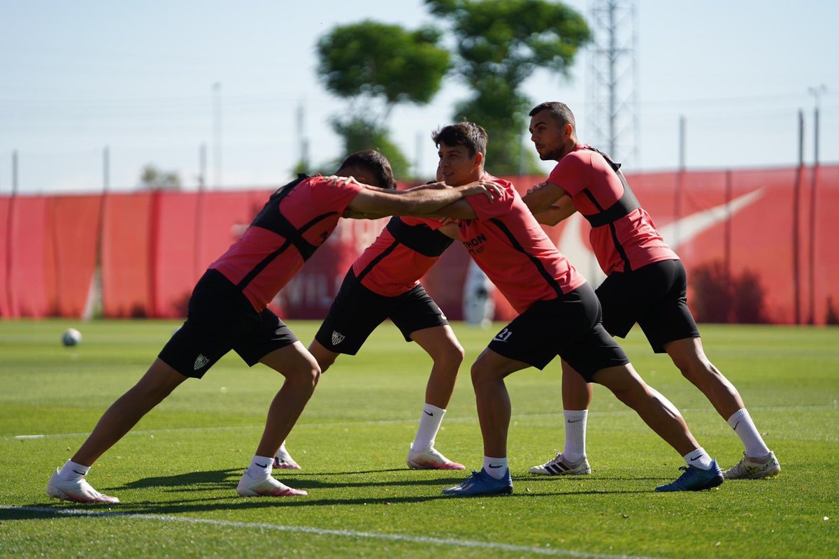 Bonjour, afición! 🙌🏼
Après #ElGranDerbi, nos joueurs préparent #LevanteSevillaFC.⚽️

#WeareSevilla #VolverEsGanar
