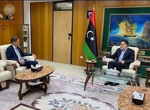 Ferhat_K42's tweet photo. #Libya Başkanı'nın ofisinde ki tablo Osmanlı donanması tarafından yakılan bir ABD gemisi.

Yapılan anlaşma ile Osmanlı Akdeniz'den ABD’yi kovmuştur. Bu #vaka'nın önemi ABD tarihinde İngilizce olmayan tek anlaşma ve ABDyi haraca bağlayan tek anlaşma olmasıdır.

Mesaj gayet net...! https://t.co/UJ6xUHG72H