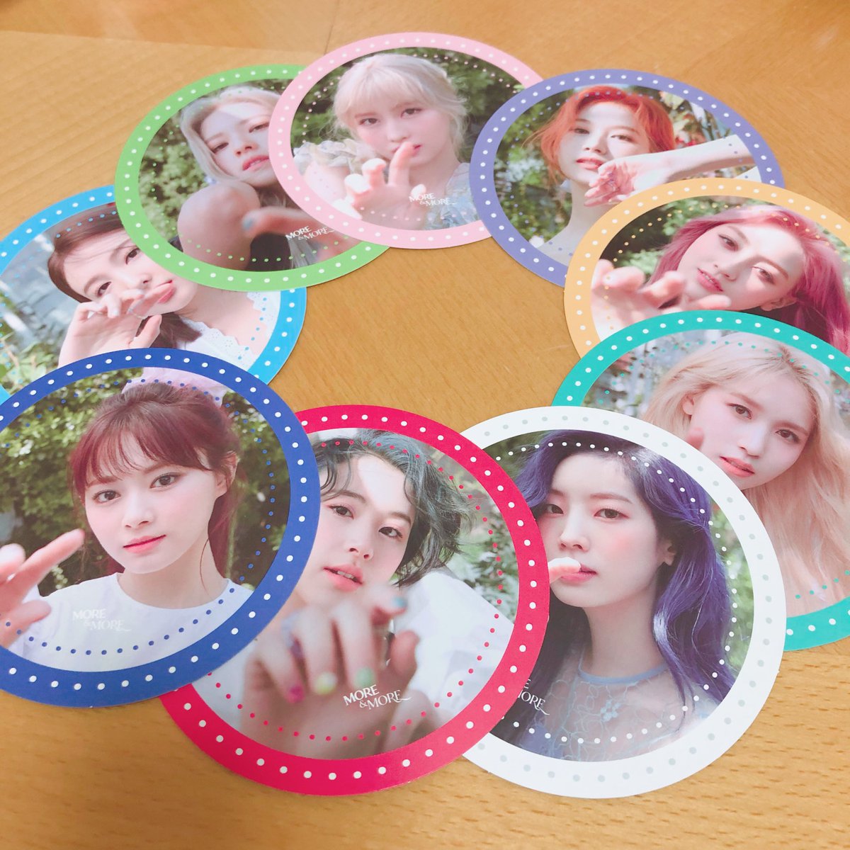tw_luv37's tweet photo. ネイルは今回ジヒョちの雰囲気に合わせたの🎀🎀
#TWICE
#MOREandMORE 
#MOREandMORE4thWin https://t.co/IjEGSHHQWr