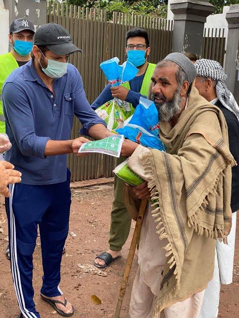 usamaworld1's tweet photo. Lala tested Positive for COVID 19 let's pray for Lala. ❤
The man who helped peoples in Rural areas instead of sitting at home. May he get well soon inshallah.
#shahidafridi https://t.co/lGqNFcsbvq