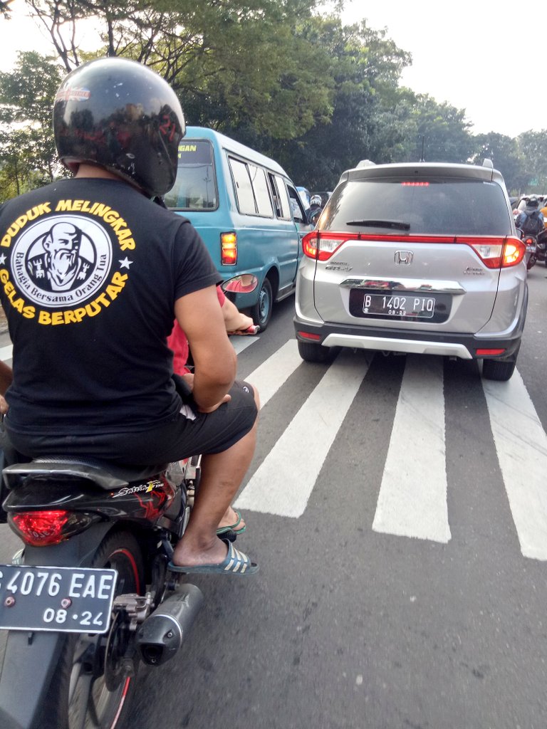 gak sengaja liat trus lgsg inget lau <a href="/dionradke/">((raDz))</a> wkwkwk