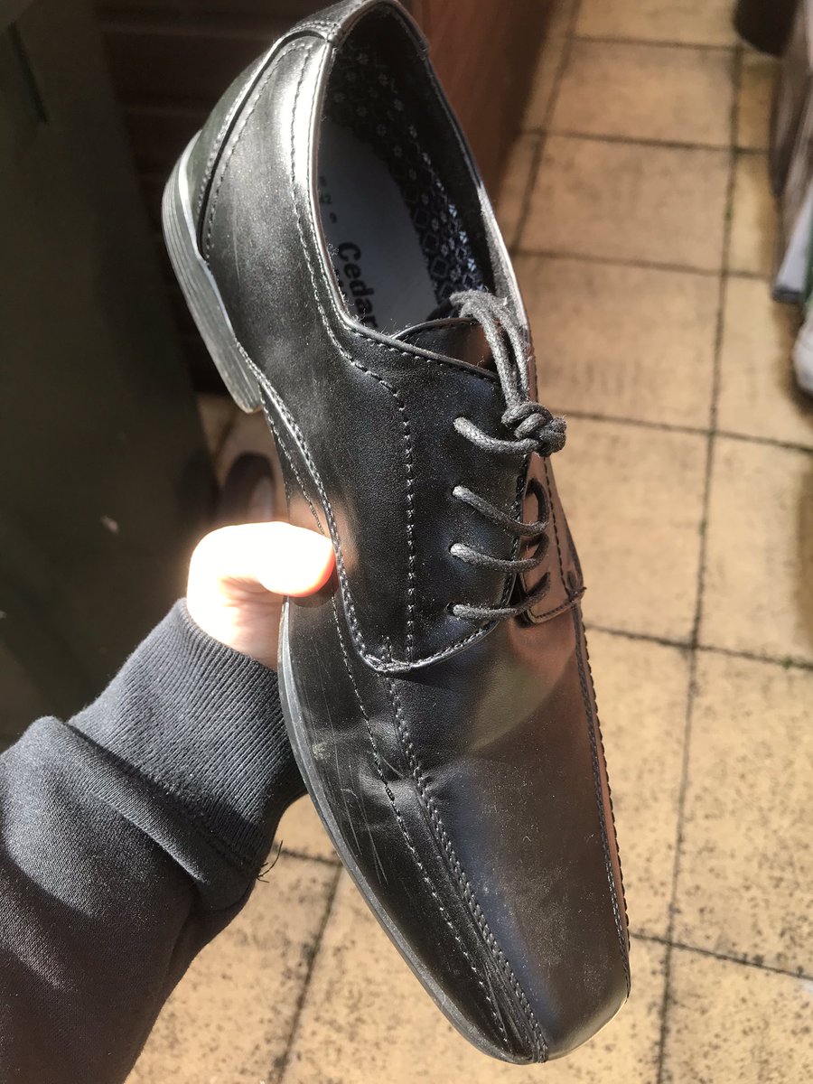 sianbowenx's tweet photo. And @eBay_UK are actually going to give this man his money back and my dad is left with nothing. Ebay you are an actual disgrace! Just for the record here’s the boots my dad sent vs the shoes that were sent back to him😅 you are not covered on EBay as a seller! PLEASE TAKE NOTE. https://t.co/uugWNjMXLq