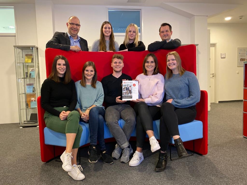 Viel diskutiert, jetzt auch wissenschaftlich untersucht: Unsere Studie des <a href="/ifkmw/">IfKMW Leipzig</a> zeigt, wie für die Macher von Morgen der PR-Branche Privat- und Berufsleben zusammenspielt und wie sie dabei  Stress und Zufriedenheit erleben.  bit.ly/machervonmorgen 
Danke an <a href="/30u30/">#30u30</a> <a href="/prreport_de/">PR Report</a>