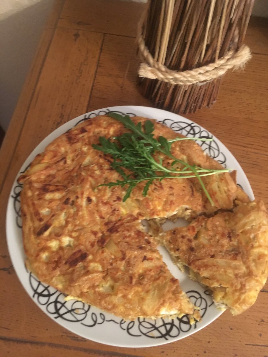 yanisport's tweet photo. Omelette de pommes de terre bio, et œufs bio, roquette du jardin.
.
•Bon week-end à tous.
.
•#dejeuner #bio #omelettedepommedeterre #roquette #salade #jardin #produitsnaturels #garden #faitmaison oeufs #oeufsbio #instamoment #midi #repasmidi . https://t.co/2SdZ45wyTR