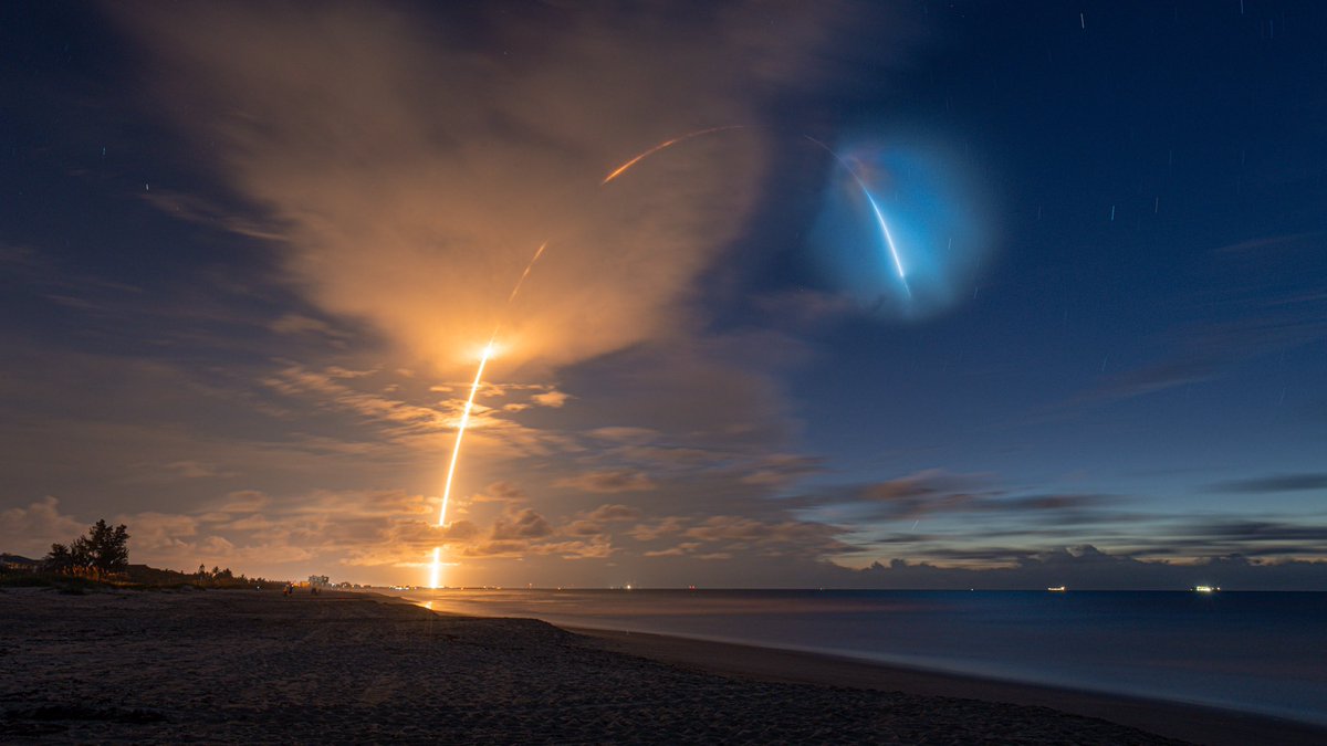 johnkrausphotos's tweet photo. SpaceX’s Falcon 9 rocket just put on an incredible show, launching 58 Starlink satellites &amp; three Planet Labs satellites from Cape Canaveral.

This long exposure photo shows the first stage flight &amp; second stage plume illuminated by the sun downrange.

📷: Me for @SuperclusterHQ https://t.co/KGnLU2XhCR